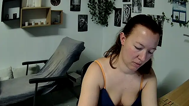 Snapshot of AnyaKrey@xh chatting on February 10, 2025, 6:13 pm AnyaKreyxh online show from February 10, 2025, 6:13 pm