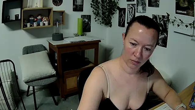 Snapshot of AnyaKrey@xh chatting on February 15, 2026, 12:58 pm AnyaKreyxh online show from February 15, 2026, 12:58 pm