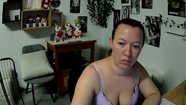 Snapshot of AnyaKrey@xh chatting on February 22, 2026, 12:04 pm AnyaKreyxh online show from February 22, 2026, 12:04 pm