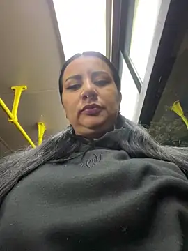 Abril Luv online show from February 15, 2025, 10:44 am