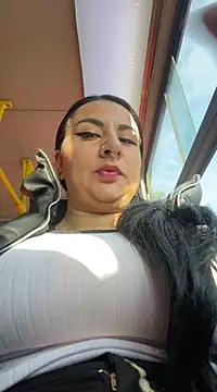 Abril Luv online show from February 19, 2025, 12:22 pm