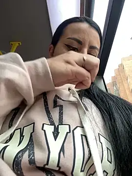 Abril Luv online show from February 20, 2025, 12:15 pm