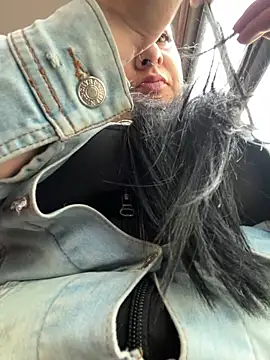 Abril Luv online show from February 25, 2025, 12:03 pm