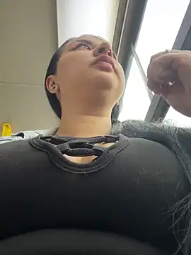 Abril Luv online show from February 26, 2025, 12:03 pm