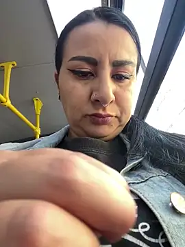 Abril Luv online show from February 27, 2025, 12:02 pm