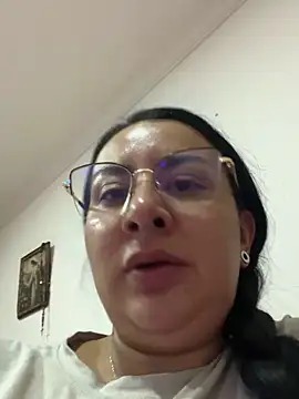 Abril Luv online show from March 7, 2025, 1:53 am