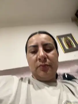 Abril Luv online show from September 13, 2025, 1:27 am