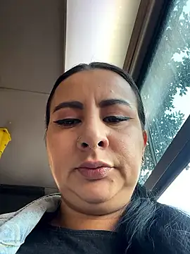 Abril Luv online show from September 24, 2025, 12:08 pm