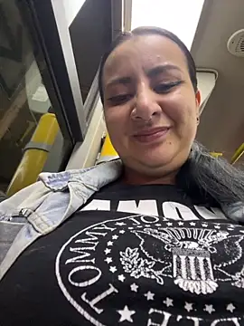 Abril Luv online show from September 25, 2025, 12:14 am