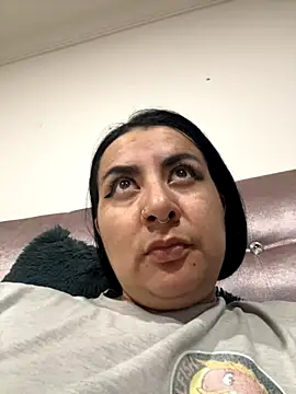 Abril Luv online show from November 23, 2025, 2:00 am