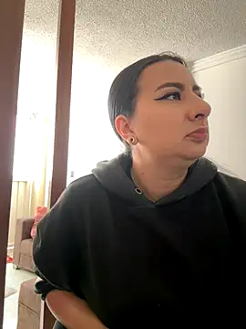 Abril Luv online show from November 27, 2025, 12:51 pm