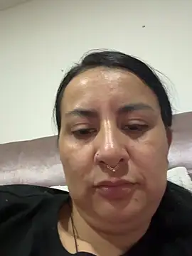 Abril Luv online show from February 6, 2026, 1:54 am