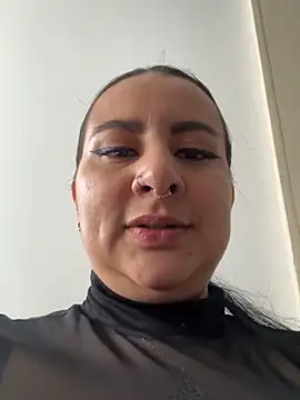 Abril Luv online show from February 17, 2026, 1:18 pm