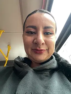 Abril Luv online show from February 24, 2026, 12:14 pm