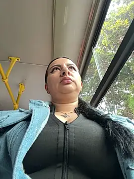 Abril Luv online show from March 5, 2026, 12:12 pm