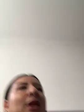 Abril Luv online show from March 14, 2026, 12:43 pm