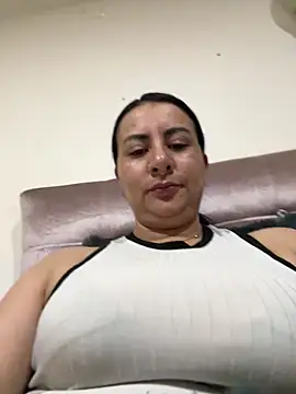 Abril Luv online show from March 25, 2026, 1:44 am