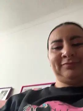 Abril Luv online show from March 30, 2026, 1:34 pm