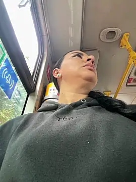 Abril Luv online show from April 9, 2026, 12:10 pm