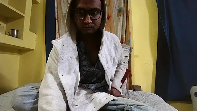 Cute boy2000 online show from December 30, 2024, 7:42 pm