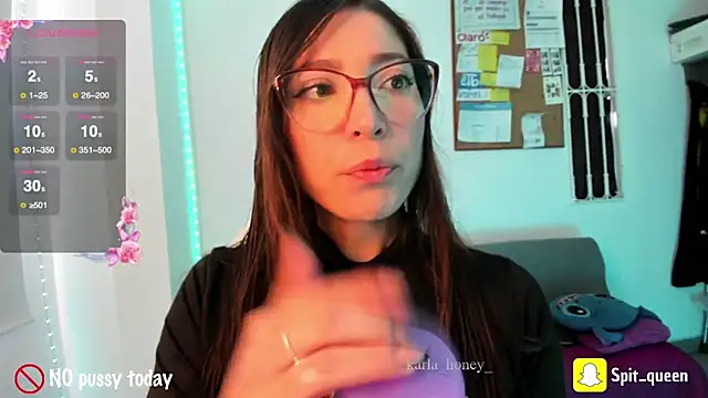 Snapshot of Spit_queen chatting on July 6, 2026, 3:25 pm Spit queen online show from July 6, 2026, 3:25 pm