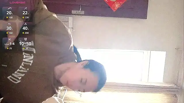 Vivianangn-e online show from April 13, 2026, 9:15 am