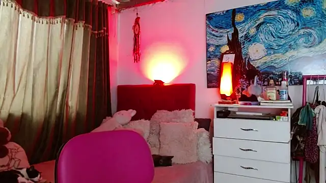 alisseallie online show from November 5, 2025, 8:31 pm