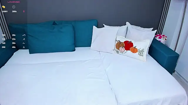 Snapshot of Christall_StarXX chatting on November 3, 2025, 8:32 pm Christall StarXX online show from November 3, 2025, 8:32 pm