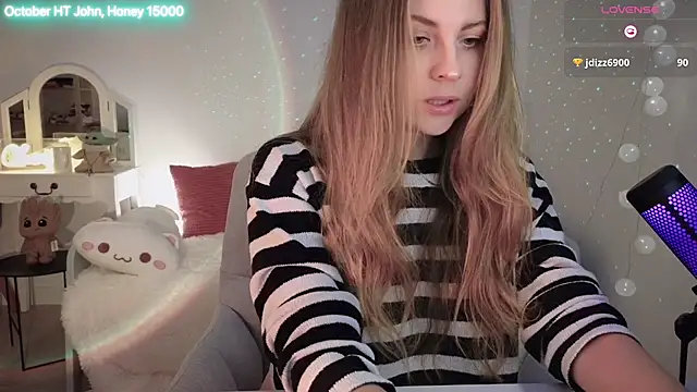 ImKeira online show from October 10, 2025, 7:13 pm