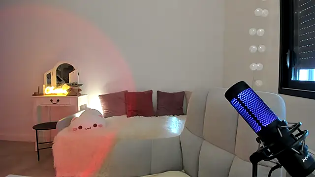 ImKeira online show from November 21, 2025, 9:30 am