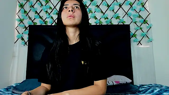 EmmaWilliamss online show from January 22, 2025, 2:46 pm