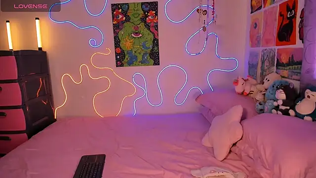 Snapshot of Cinnamon_Meow chatting on March 13, 2026, 1:29 pm Cinnamon Meow online show from March 13, 2026, 1:29 pm