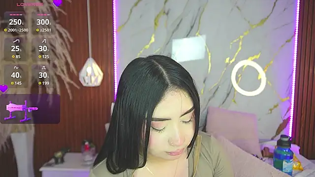 Snapshot of haylie_ chatting on December 6, 2024, 6:48 am haylie online show from December 6, 2024, 6:48 am