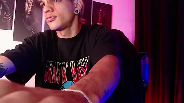 Snapshot of AlbertBernal69 chatting on November 13, 2025, 11:42 am AlbertBernal69 online show from November 13, 2025, 11:42 am