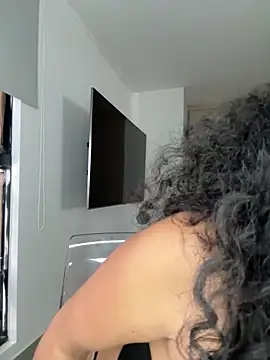 Mariecurl online show from April 15, 2026, 8:42 pm