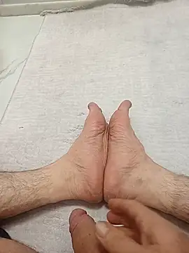 Hardapple01 online show from March 16, 2026, 3:49 pm