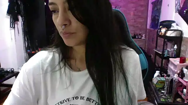 AngelaQueen  online show from November 3, 2025, 6:42 pm