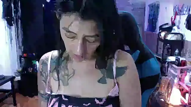 AngelaQueen  online show from December 1, 2025, 4:01 pm