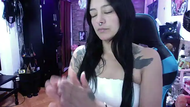 AngelaQueen  online show from May 18, 2026, 4:46 pm