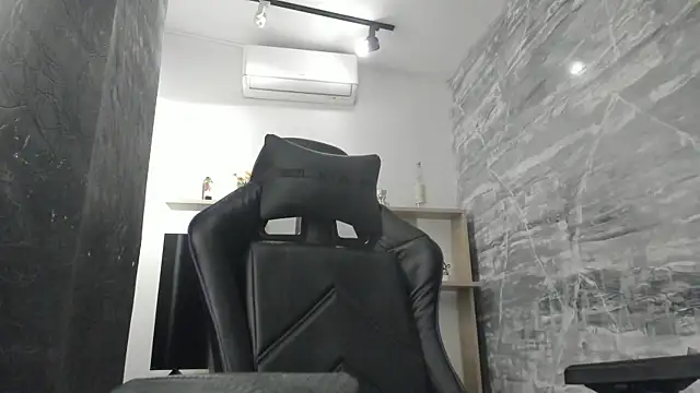 LunaBaker-1 online show from October 8, 2025, 7:55 pm