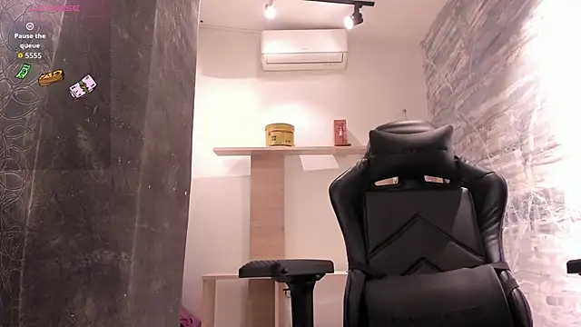 LunaBaker-1 online show from October 10, 2025, 9:14 pm