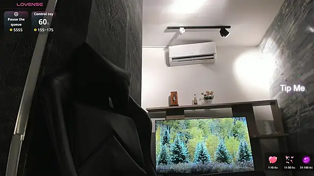 Snapshot of LunaBaker-1 chatting on December 2, 2025, 8:37 pm LunaBaker-1 online show from December 2, 2025, 8:37 pm