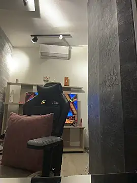 Snapshot of LunaBaker-1 chatting on December 13, 2025, 7:53 pm LunaBaker-1 online show from December 13, 2025, 7:53 pm