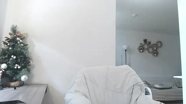 Snapshot of MIYESSI chatting on February 5, 2026, 2:00 pm MIYESSI online show from February 5, 2026, 2:00 pm