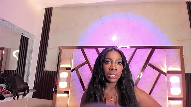 Athenea Mills online show from February 6, 2026, 6:44 pm