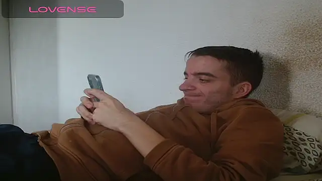 Tombgy07 online show from November 14, 2025, 2:16 pm