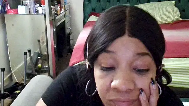 Snapshot of YasmineMinaj chatting on October 31, 2025, 3:29 am YasmineMinaj online show from October 31, 2025, 3:29 am