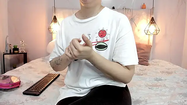 SakuraLee  online show from October 15, 2025, 1:55 pm