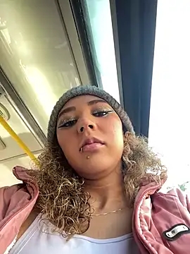 charlott lens online show from February 19, 2025, 1:06 pm