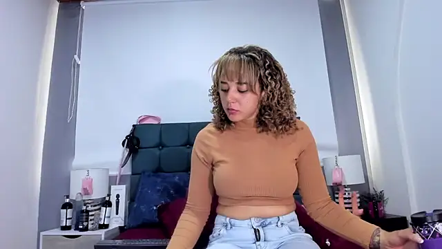 charlott lens online show from September 23, 2025, 3:26 pm